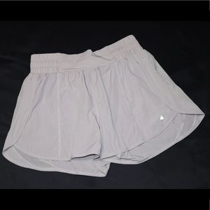 NEVER BEEN WORN Breeze Short - Balance Athletica - Sea Salt